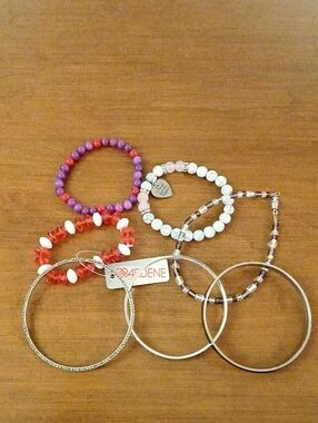 Collection Of 7 Fashion Bracelets Purple, Red, White Etc. Mixed Stretchy , Metal